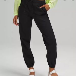 Lululemon affinity essential jogger. Blk Sz 8 excellent